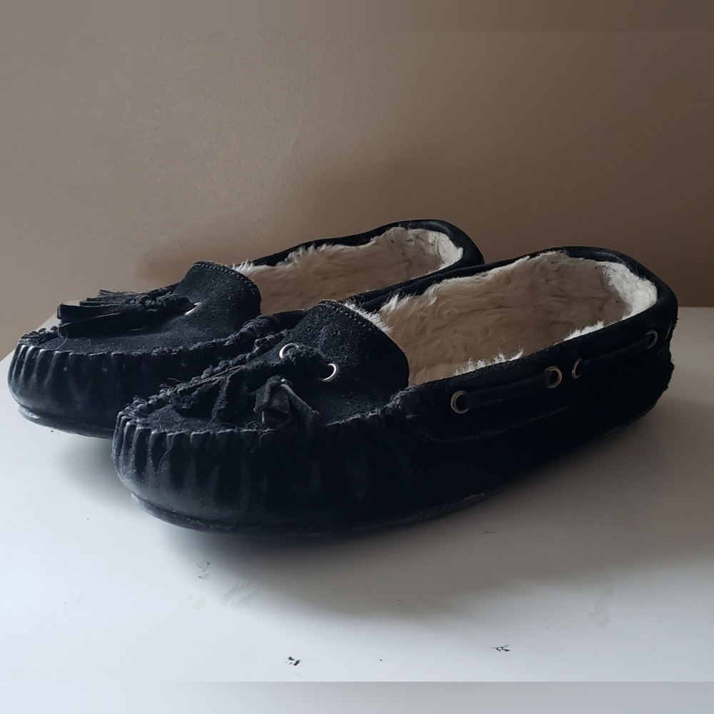 Minnetonka Black Suede Moccasin Loafers /Slippers w Bow & Faux Fur Lining UGG *